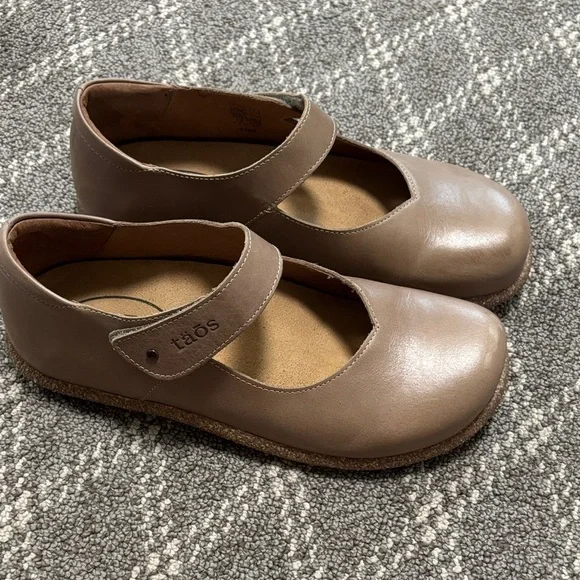 Taos Footwear the Ultimate Leather Mary Jane Mushroom size 38 7/7.5 - Picture 1 of 7